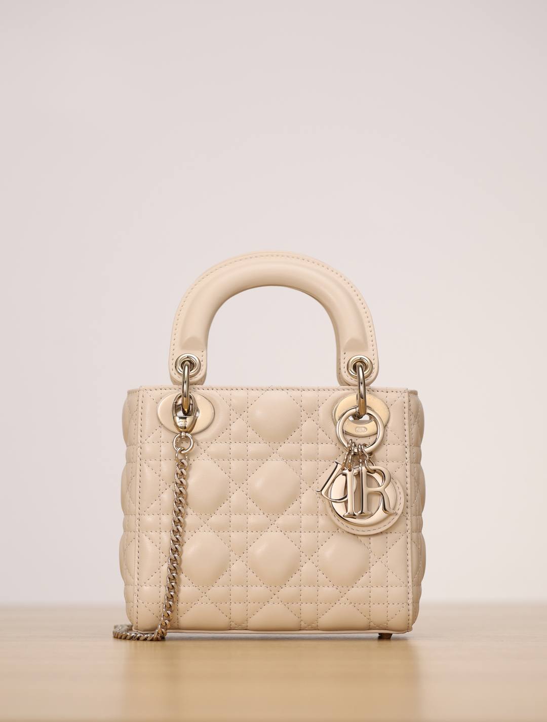 Shebag Super replica Lady Dior bag in beige review(Oct 2025 updated)-Best Quality designer Bag Review, and online shopping, designer bag ru Shebag Super replica Lady Dior bag in beige review(Oct 2025 updated)-Best Quality designer Bag Review, and online shopping, designer bag ru