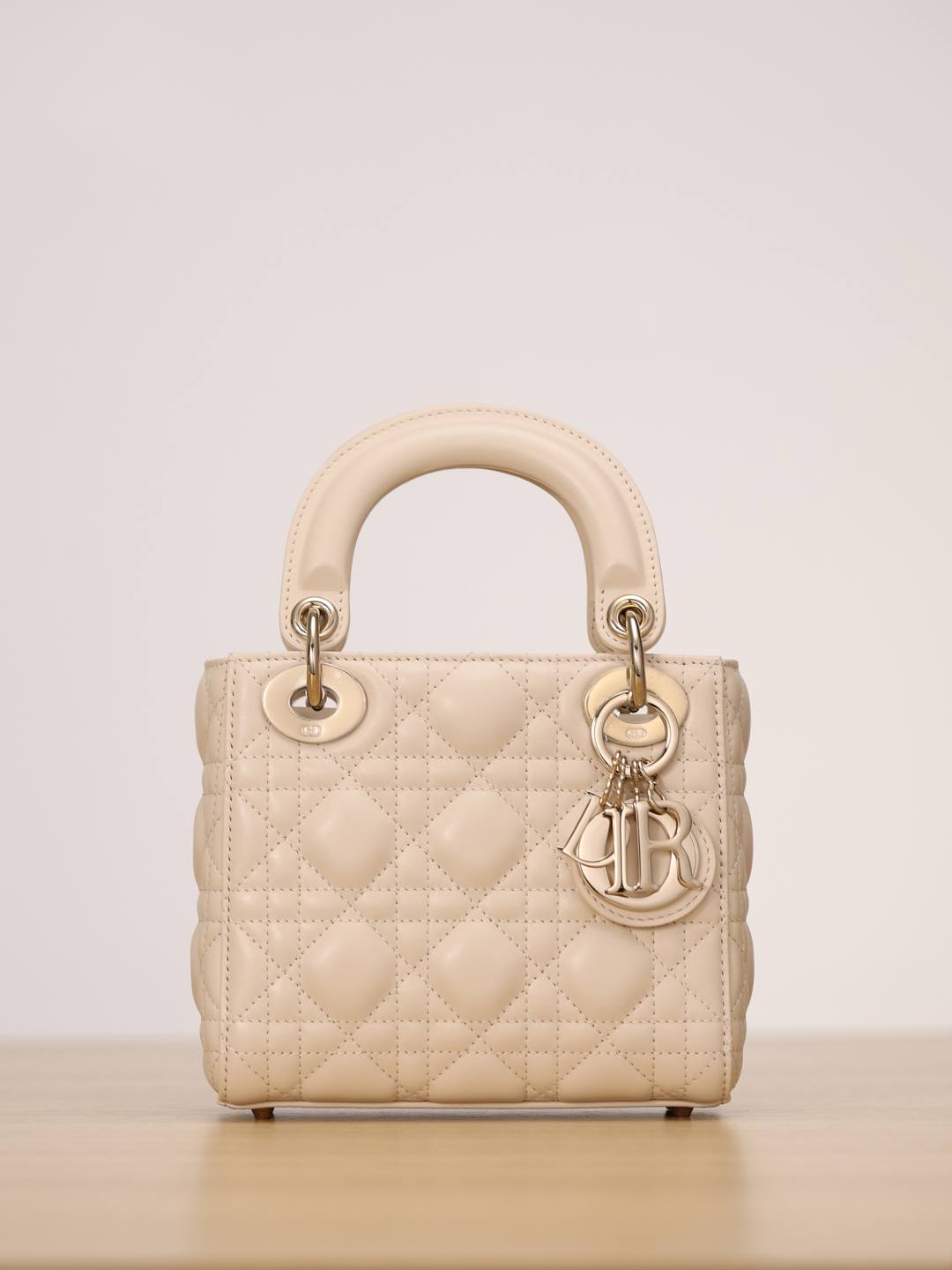 Shebag Super replica Lady Dior bag in beige review(Oct 2025 updated)-Best Quality designer Bag Review, and online shopping, designer bag ru Shebag Super replica Lady Dior bag in beige review(Oct 2025 updated)-Best Quality designer Bag Review, and online shopping, designer bag ru