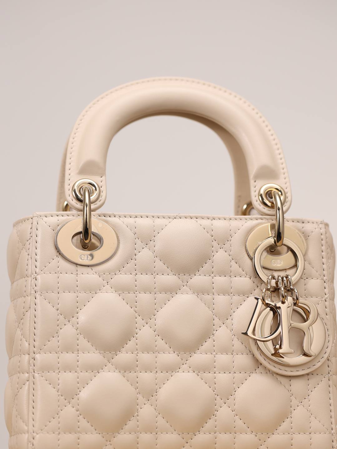 Shebag Super replica Lady Dior bag in beige review(Oct 2025 updated)-Best Quality designer Bag Review, and online shopping, designer bag ru Shebag Super replica Lady Dior bag in beige review(Oct 2025 updated)-Best Quality designer Bag Review, and online shopping, designer bag ru