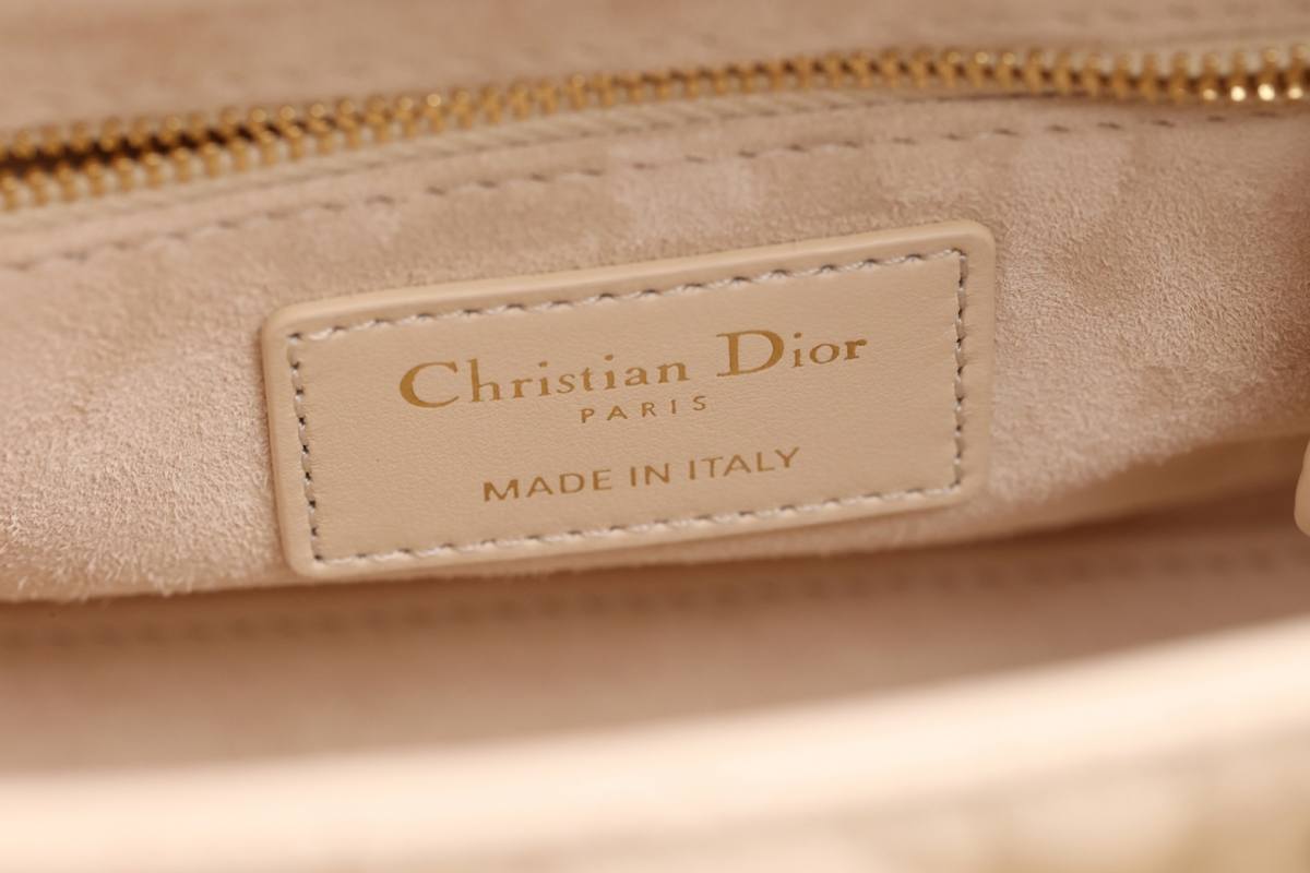 Shebag Super replica Lady Dior bag in beige review(Oct 2025 updated)-Best Quality designer Bag Review, and online shopping, designer bag ru Shebag Super replica Lady Dior bag in beige review(Oct 2025 updated)-Best Quality designer Bag Review, and online shopping, designer bag ru