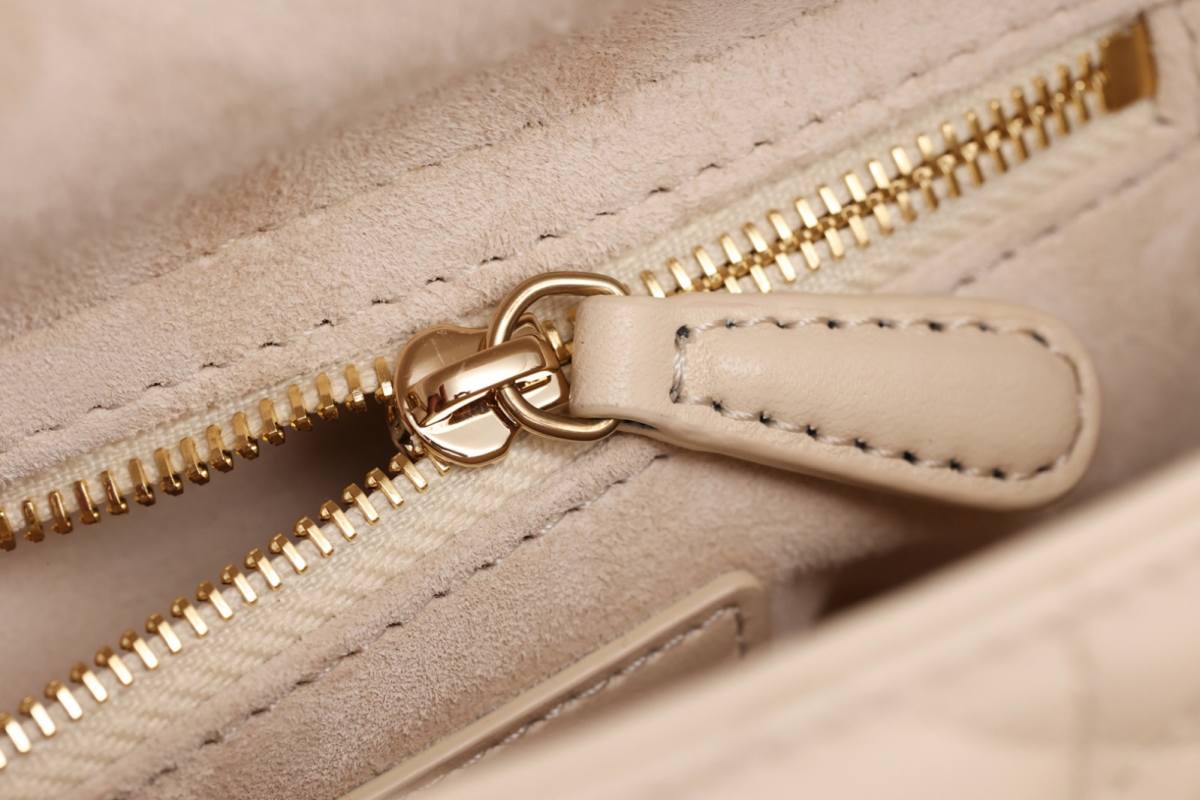Shebag Super replica Lady Dior bag in beige review(Oct 2025 updated)-Best Quality designer Bag Review, and online shopping, designer bag ru Shebag Super replica Lady Dior bag in beige review(Oct 2025 updated)-Best Quality designer Bag Review, and online shopping, designer bag ru