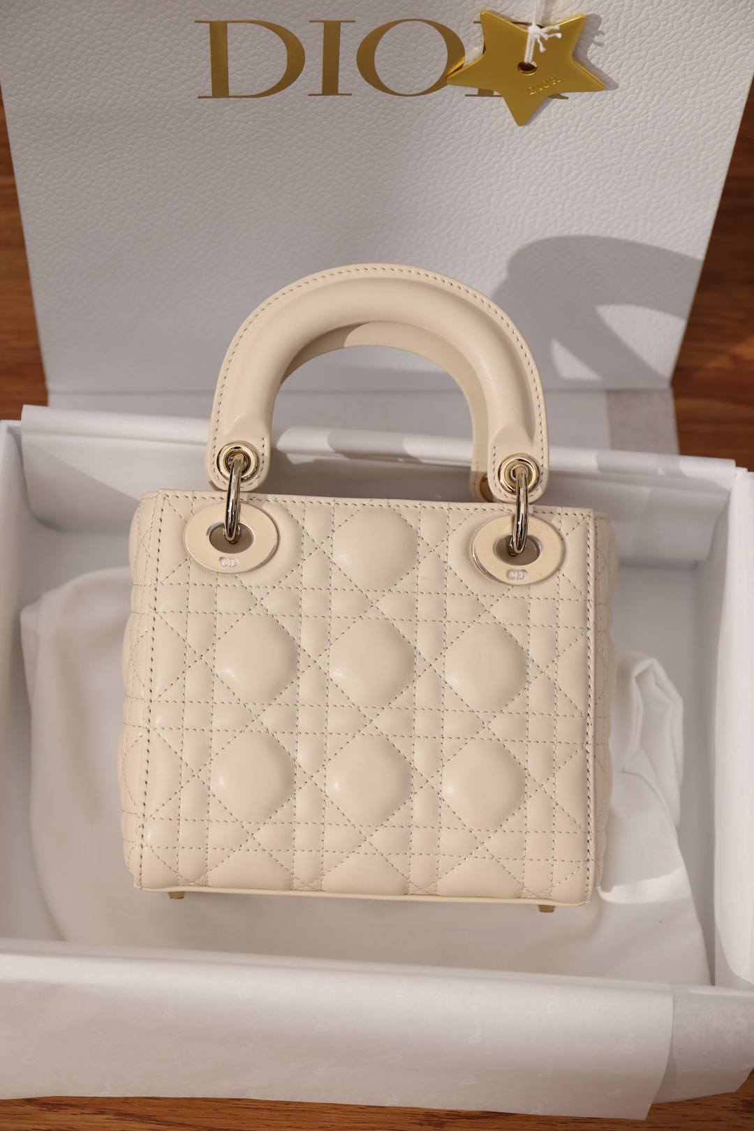 Shebag Super replica Lady Dior bag in beige review(Oct 2025 updated)-Best Quality designer Bag Review, and online shopping, designer bag ru Shebag Super replica Lady Dior bag in beige review(Oct 2025 updated)-Best Quality designer Bag Review, and online shopping, designer bag ru