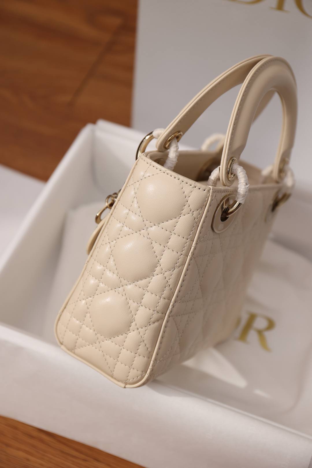 Shebag Super replica Lady Dior bag in beige review(Oct 2025 updated)-Best Quality designer Bag Review, and online shopping, designer bag ru Shebag Super replica Lady Dior bag in beige review(Oct 2025 updated)-Best Quality designer Bag Review, and online shopping, designer bag ru