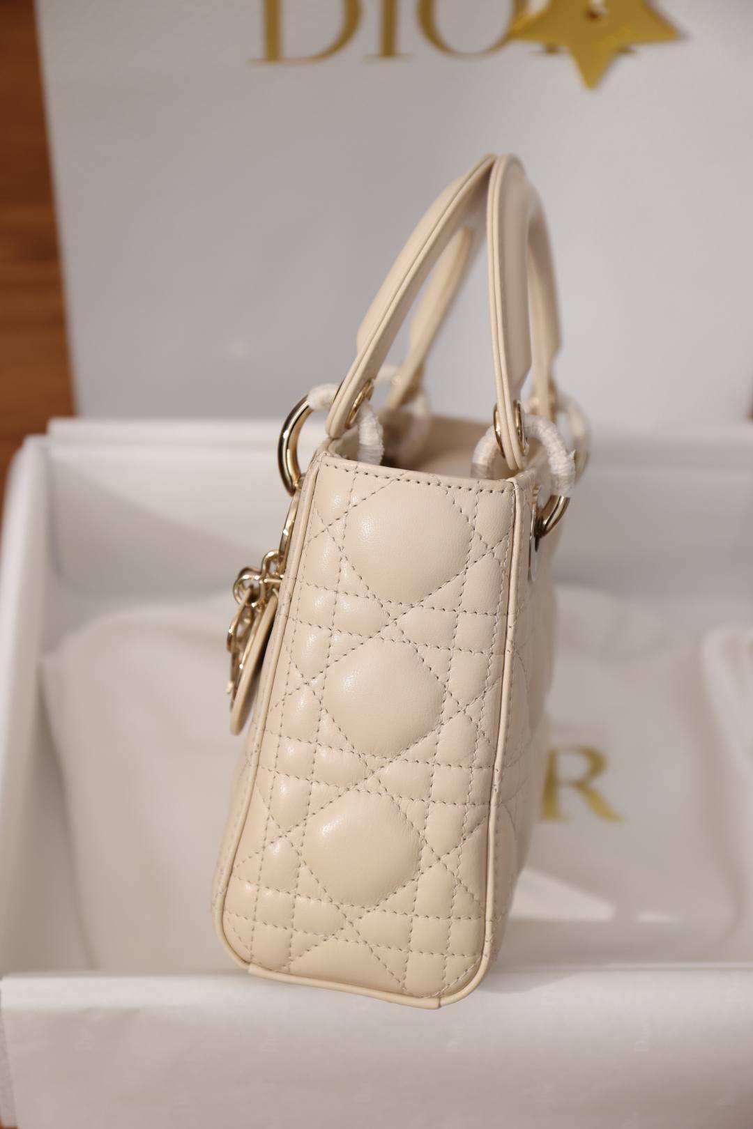 Shebag Super replica Lady Dior bag in beige review(Oct 2025 updated)-Best Quality designer Bag Review, and online shopping, designer bag ru Shebag Super replica Lady Dior bag in beige review(Oct 2025 updated)-Best Quality designer Bag Review, and online shopping, designer bag ru