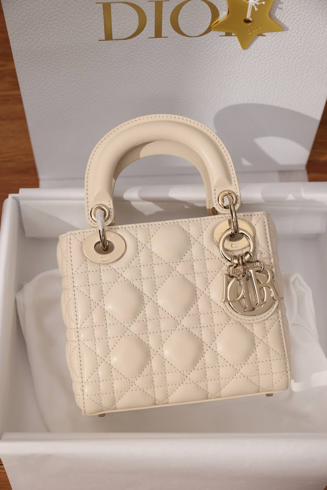 Shebag Super replica Lady Dior bag in beige review(Oct 2025 updated)-Best Quality designer Bag Review, and online shopping, designer bag ru Shebag Super replica Lady Dior bag in beige review(Oct 2025 updated)-Best Quality designer Bag Review, and online shopping, designer bag ru
