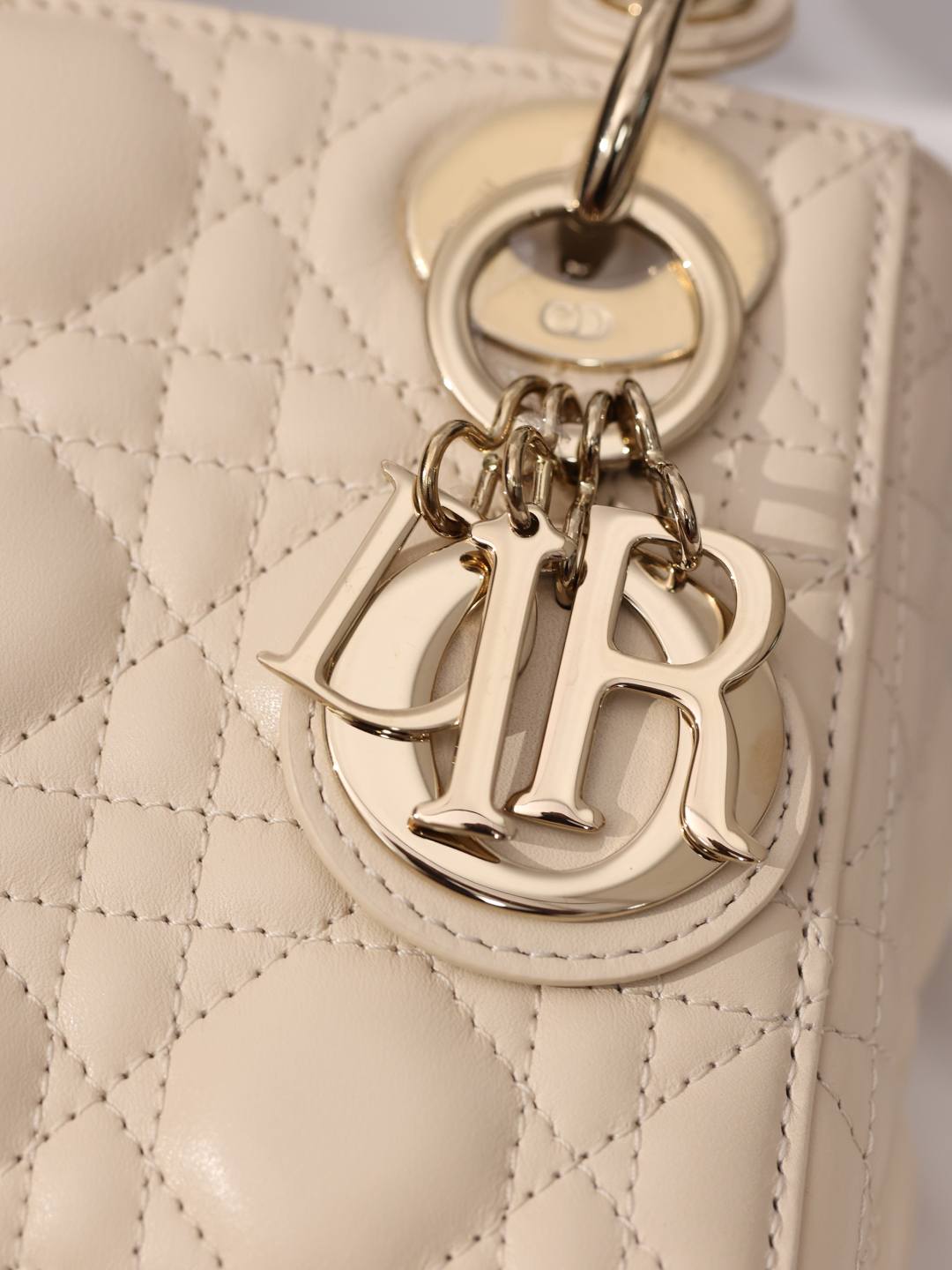 Shebag Super replica Lady Dior bag in beige review(Oct 2025 updated)-Best Quality designer Bag Review, and online shopping, designer bag ru Shebag Super replica Lady Dior bag in beige review(Oct 2025 updated)-Best Quality designer Bag Review, and online shopping, designer bag ru
