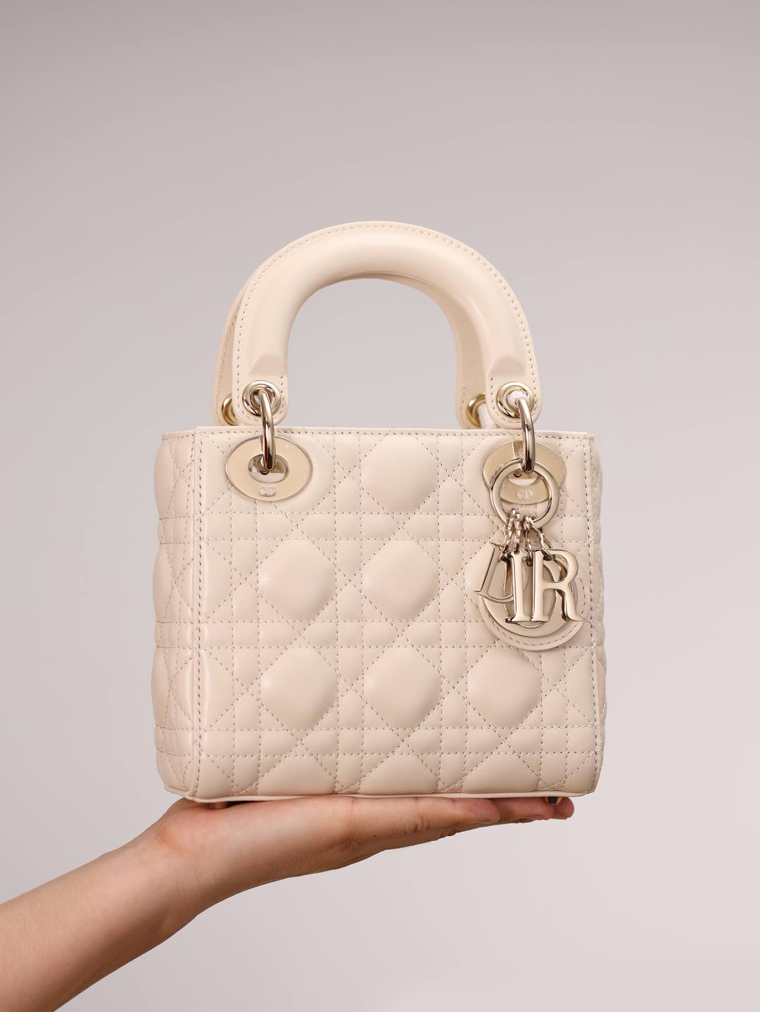 Shebag Super replica Lady Dior bag in beige review(Oct 2025 updated)-Best Quality designer Bag Review, and online shopping, designer bag ru Shebag Super replica Lady Dior bag in beige review(Oct 2025 updated)-Best Quality designer Bag Review, and online shopping, designer bag ru