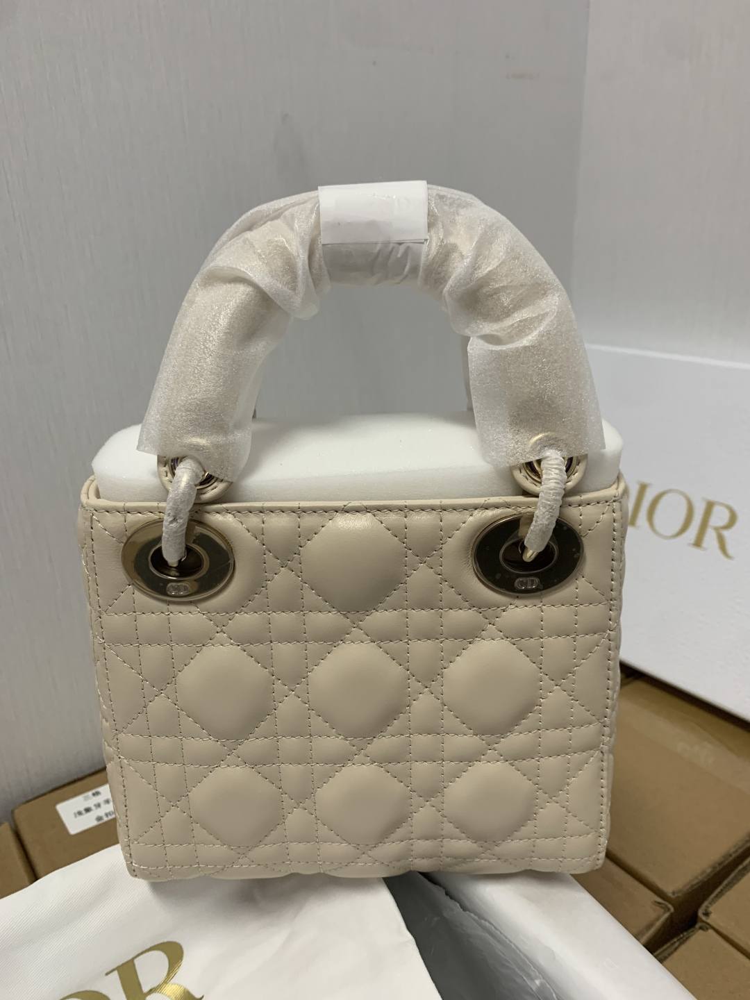 Shebag Super replica Lady Dior bag in beige review(Oct 2025 updated)-Best Quality designer Bag Review, and online shopping, designer bag ru Shebag Super replica Lady Dior bag in beige review(Oct 2025 updated)-Best Quality designer Bag Review, and online shopping, designer bag ru