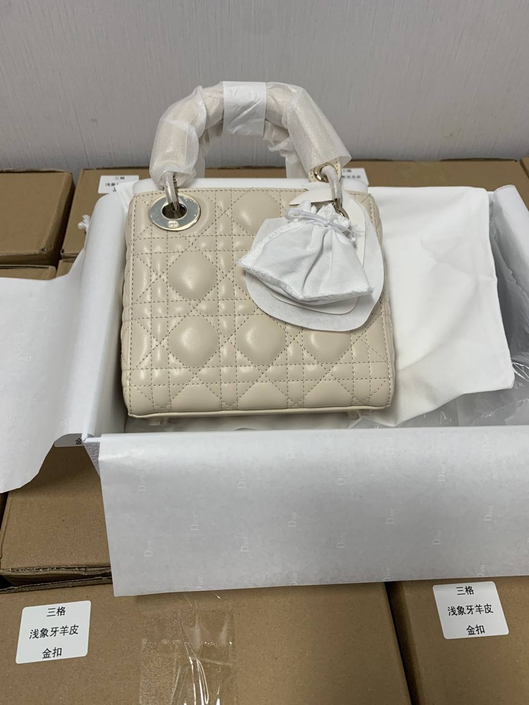 Shebag Super replica Lady Dior bag in beige review(Oct 2025 updated)-Best Quality designer Bag Review, and online shopping, designer bag ru Shebag Super replica Lady Dior bag in beige review(Oct 2025 updated)-Best Quality designer Bag Review, and online shopping, designer bag ru
