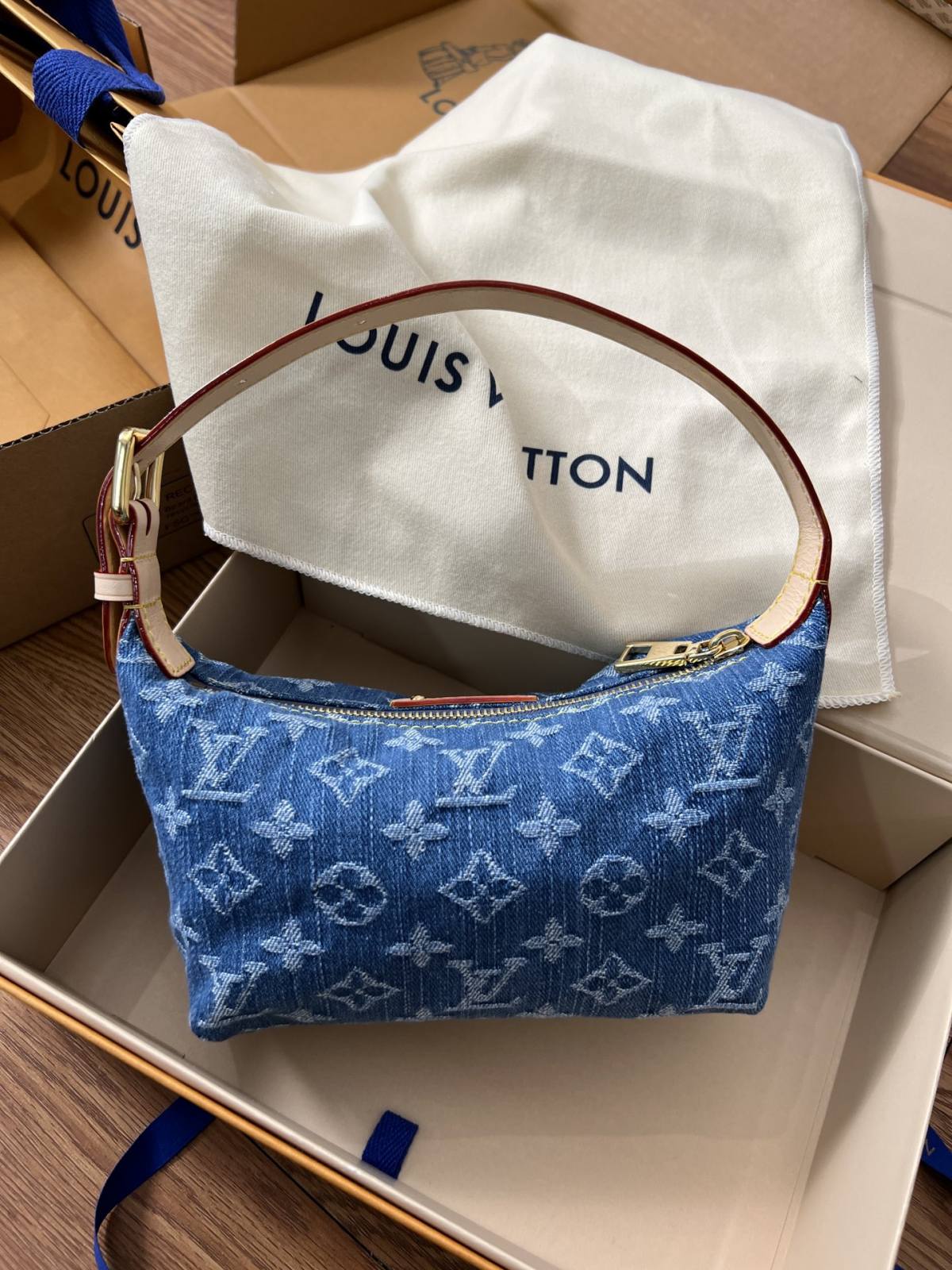 Shebag Super replica Louis Vuitton M82949 Hills pochette in Denim review(Nov 2025 updated)-Best Quality designer Bag Review, and online shopping, designer bag ru Shebag Super replica Louis Vuitton M82949 Hills pochette in Denim review(Nov 2025 updated)-Best Quality designer Bag Review, and online shopping, designer bag ru