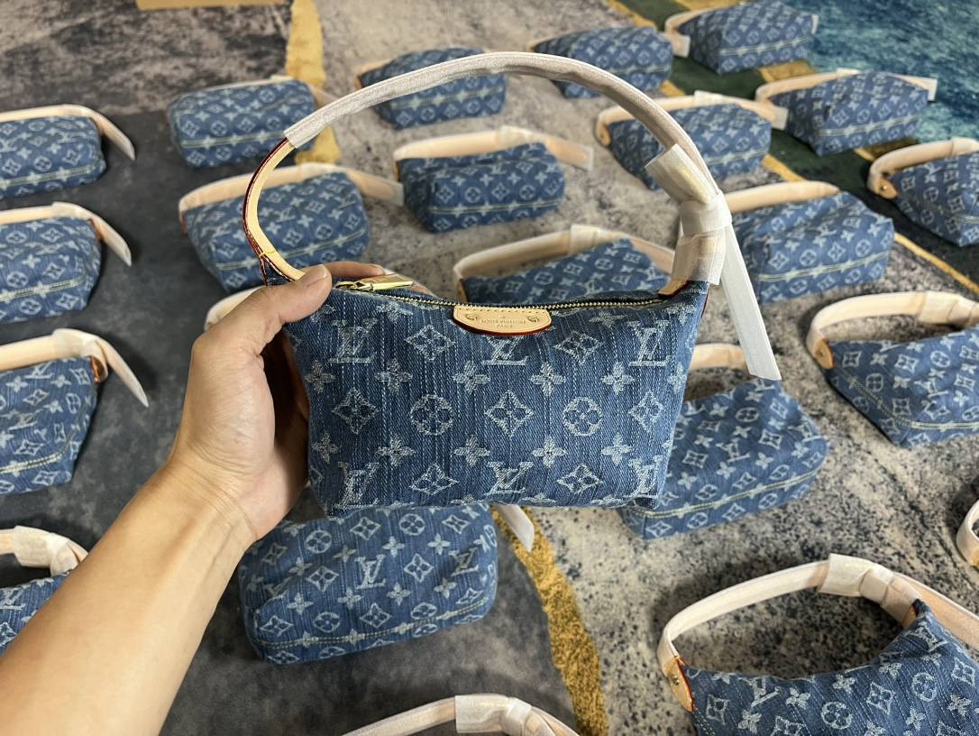 Shebag Super replica Louis Vuitton M82949 Hills pochette in Denim review(Nov 2025 updated)-Best Quality designer Bag Review, and online shopping, designer bag ru Shebag Super replica Louis Vuitton M82949 Hills pochette in Denim review(Nov 2025 updated)-Best Quality designer Bag Review, and online shopping, designer bag ru