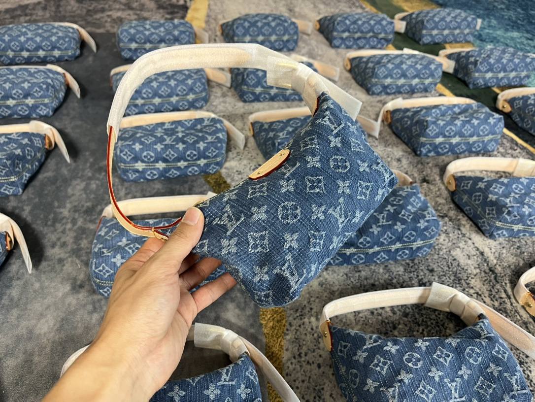 Shebag Super replica Louis Vuitton M82949 Hills pochette in Denim review(Nov 2025 updated)-Best Quality designer Bag Review, and online shopping, designer bag ru Shebag Super replica Louis Vuitton M82949 Hills pochette in Denim review(Nov 2025 updated)-Best Quality designer Bag Review, and online shopping, designer bag ru