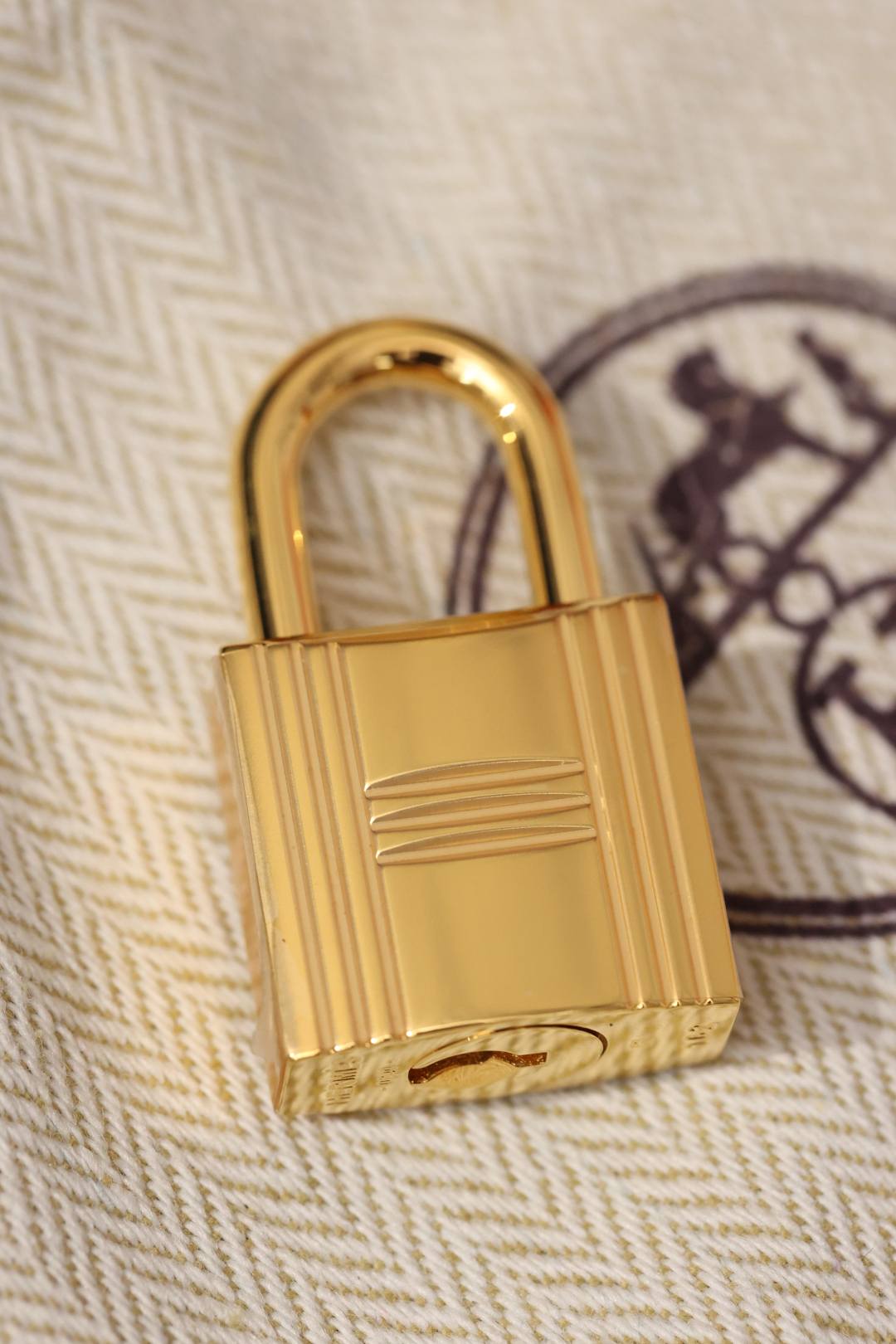 Shebag fully handmade Hermes Kelly 25 bag in grey Epsom(Nov 2025 updated)-Best Quality designer Bag Review, and online shopping, designer bag ru Shebag fully handmade Hermes Kelly 25 bag in grey Epsom(Nov 2025 updated)-Best Quality designer Bag Review, and online shopping, designer bag ru