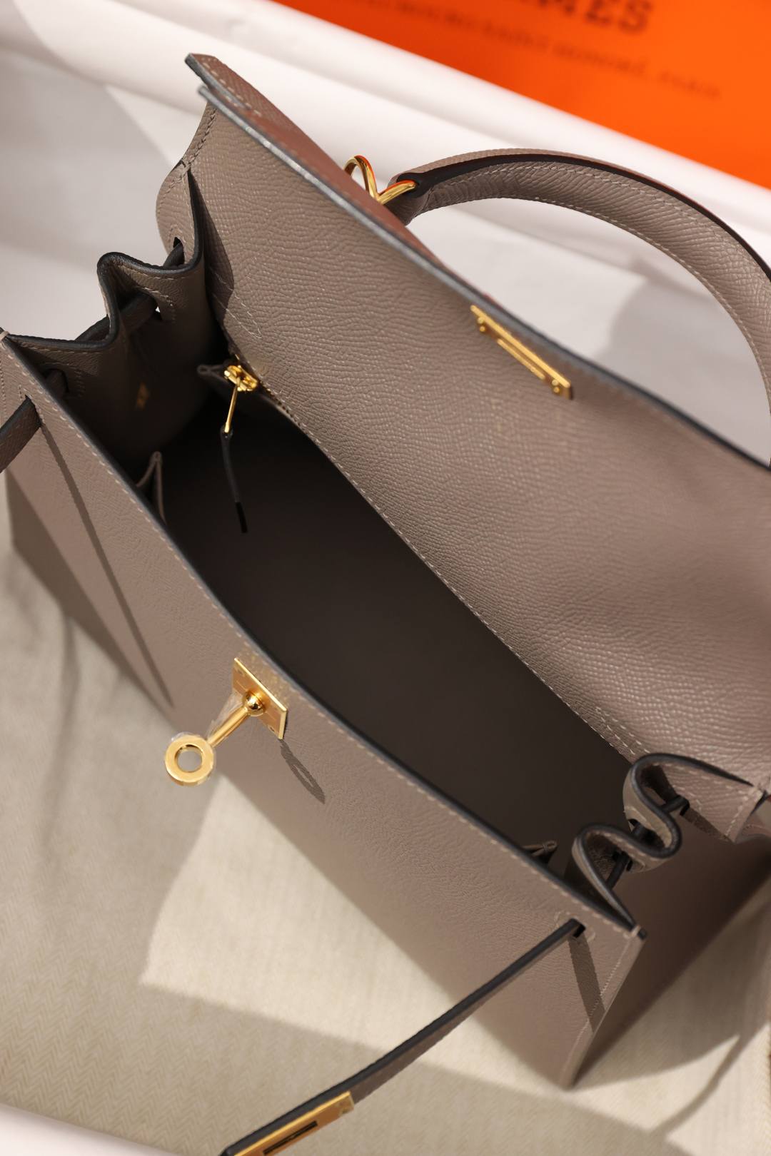 Shebag fully handmade Hermes Kelly 25 bag in grey Epsom(Nov 2025 updated)-Best Quality designer Bag Review, and online shopping, designer bag ru Shebag fully handmade Hermes Kelly 25 bag in grey Epsom(Nov 2025 updated)-Best Quality designer Bag Review, and online shopping, designer bag ru