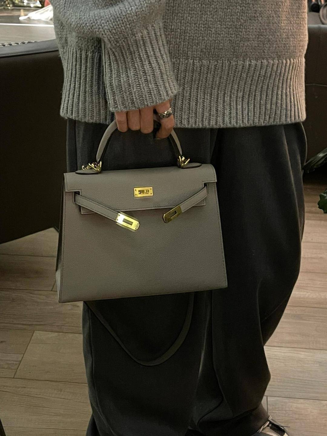 Shebag fully handmade Hermes Kelly 25 bag in grey Epsom(Nov 2025 updated)-Best Quality designer Bag Review, and online shopping, designer bag ru Shebag fully handmade Hermes Kelly 25 bag in grey Epsom(Nov 2025 updated)-Best Quality designer Bag Review, and online shopping, designer bag ru