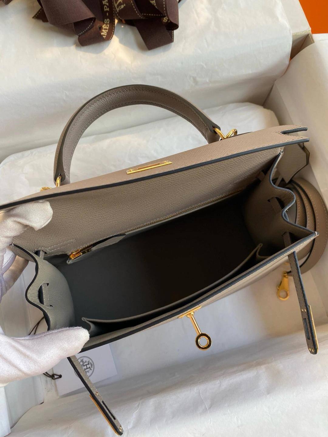 Shebag fully handmade Hermes Kelly 25 bag in grey Epsom(Nov 2025 updated)-Best Quality designer Bag Review, and online shopping, designer bag ru Shebag fully handmade Hermes Kelly 25 bag in grey Epsom(Nov 2025 updated)-Best Quality designer Bag Review, and online shopping, designer bag ru