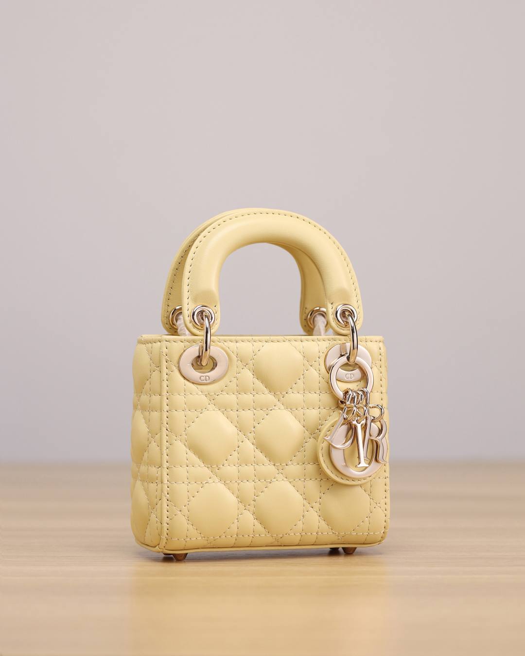 Shebag Super replica Lady Dior mini Yellow lambskin bag review(Dec 2025 updated))-Best Quality designer Bag Review, and online shopping, designer bag ru