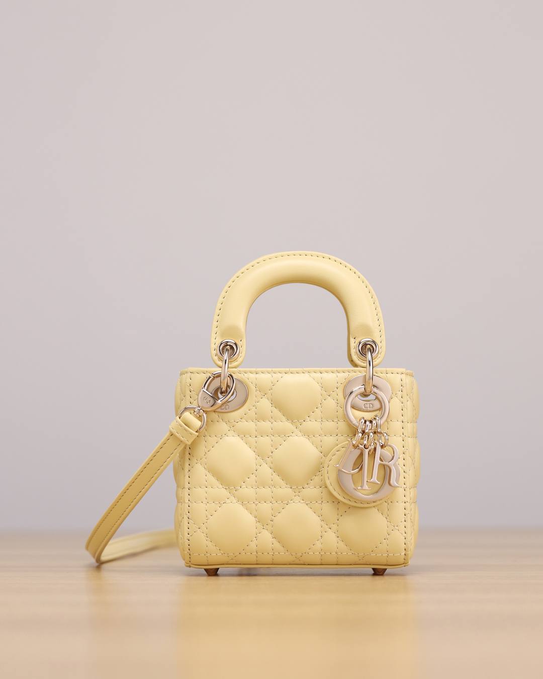 Shebag Super replica Lady Dior mini Yellow lambskin bag review(Dec 2025 updated))-Best Quality designer Bag Review, and online shopping, designer bag ru