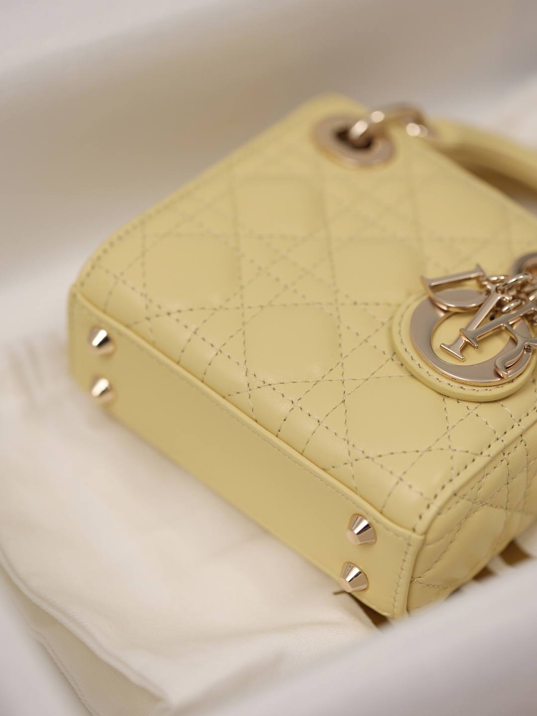 Shebag Super replica Lady Dior mini Yellow lambskin bag review(Dec 2025 updated))-Best Quality designer Bag Review, and online shopping, designer bag ru