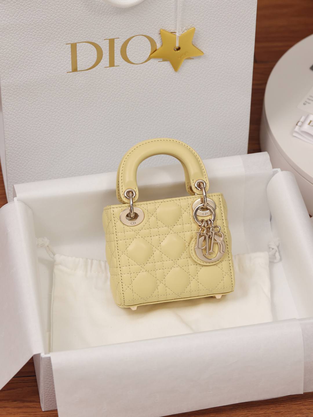Shebag Super replica Lady Dior mini Yellow lambskin bag review(Dec 2025 updated))-Best Quality designer Bag Review, and online shopping, designer bag ru