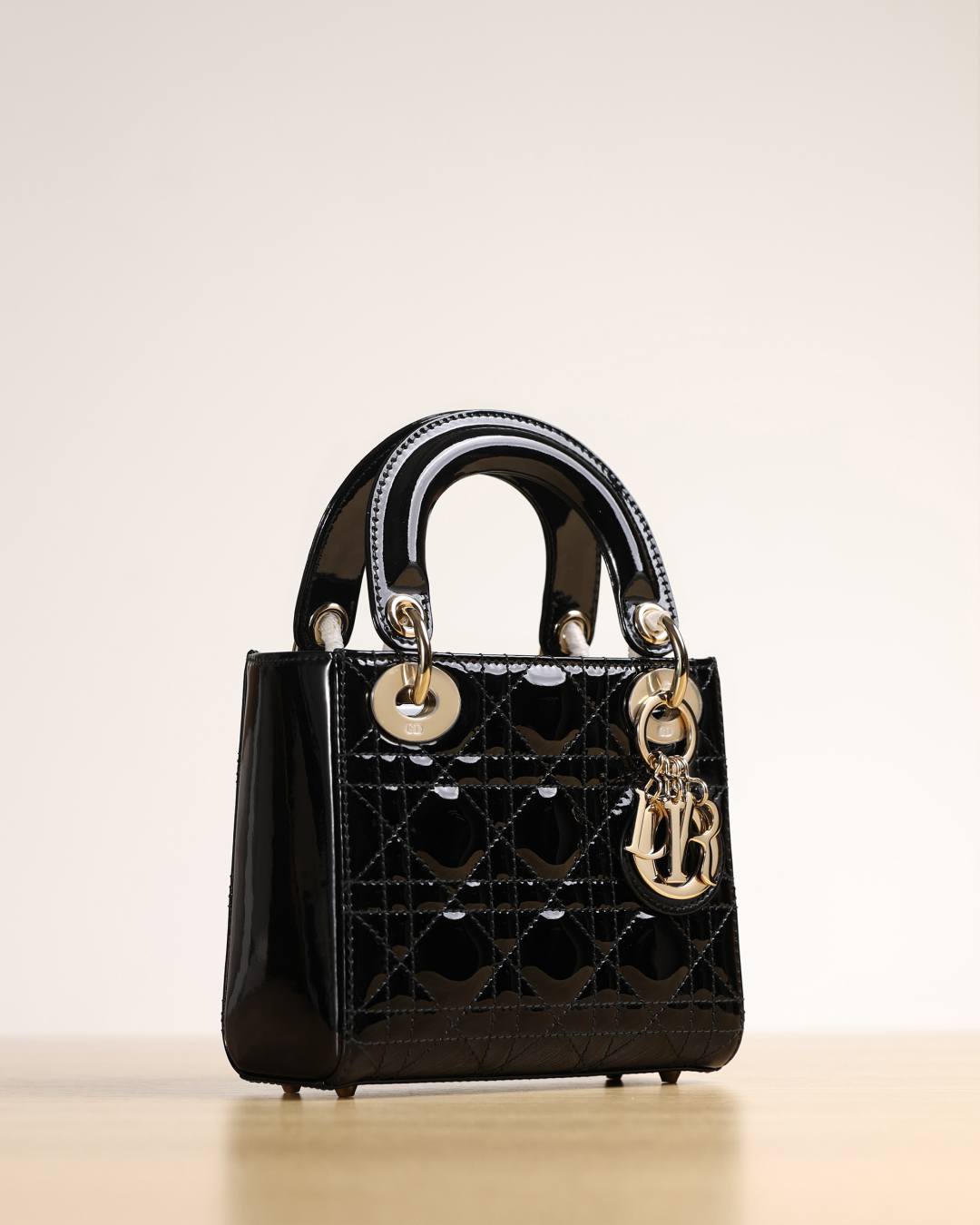 Shebag super replica Lady Dior in Patent black bag review(Dec 2025 updated)-Best Quality designer Bag Review, and online shopping, designer bag ru