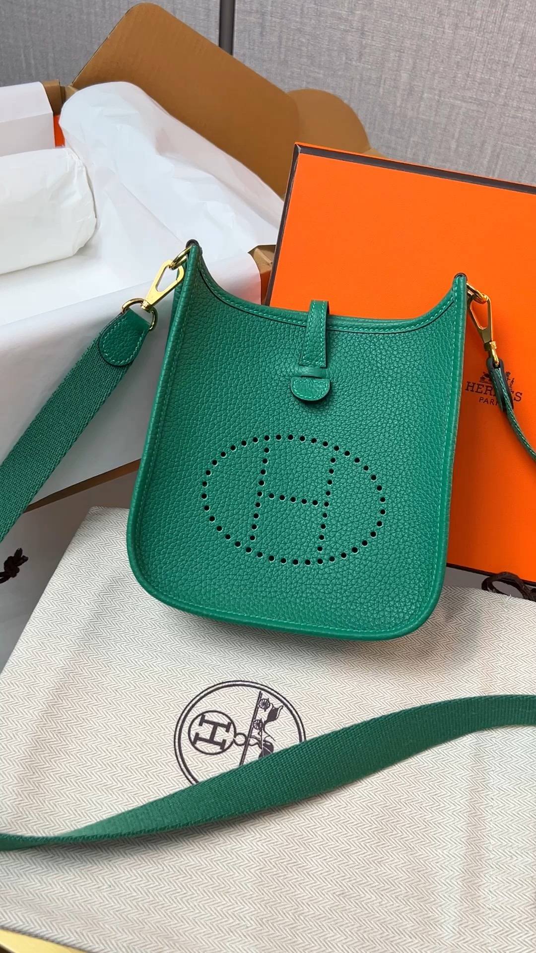 Shebag handmade Hermes Evelyne 19 new green color (Feb 2026 updated)-Best Quality designer Bag Review, and online shopping, designer bag ru Shebag handmade Hermes Evelyne 19 new green color (Feb 2026 updated)-Best Quality designer Bag Review, and online shopping, designer bag ru