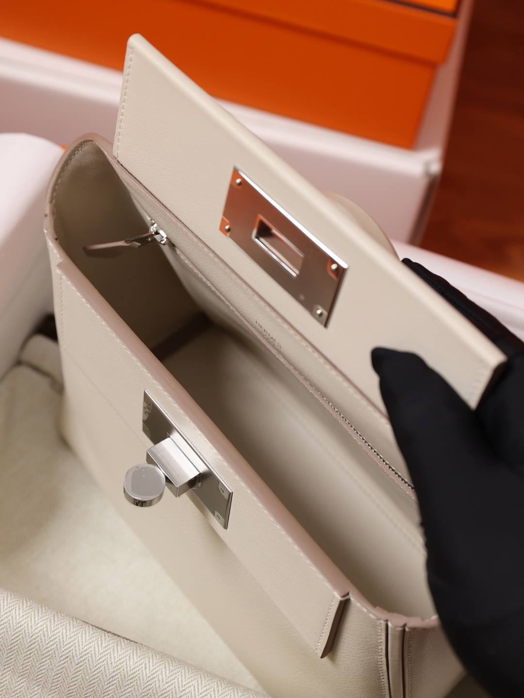 Shebag hand made Hermes 2424 bag in white leather review(Feb 2026 updated)-Best Quality designer Bag Review, and online shopping, designer bag ru Shebag hand made Hermes 2424 bag in white leather review(Feb 2026 updated)-Best Quality designer Bag Review, and online shopping, designer bag ru