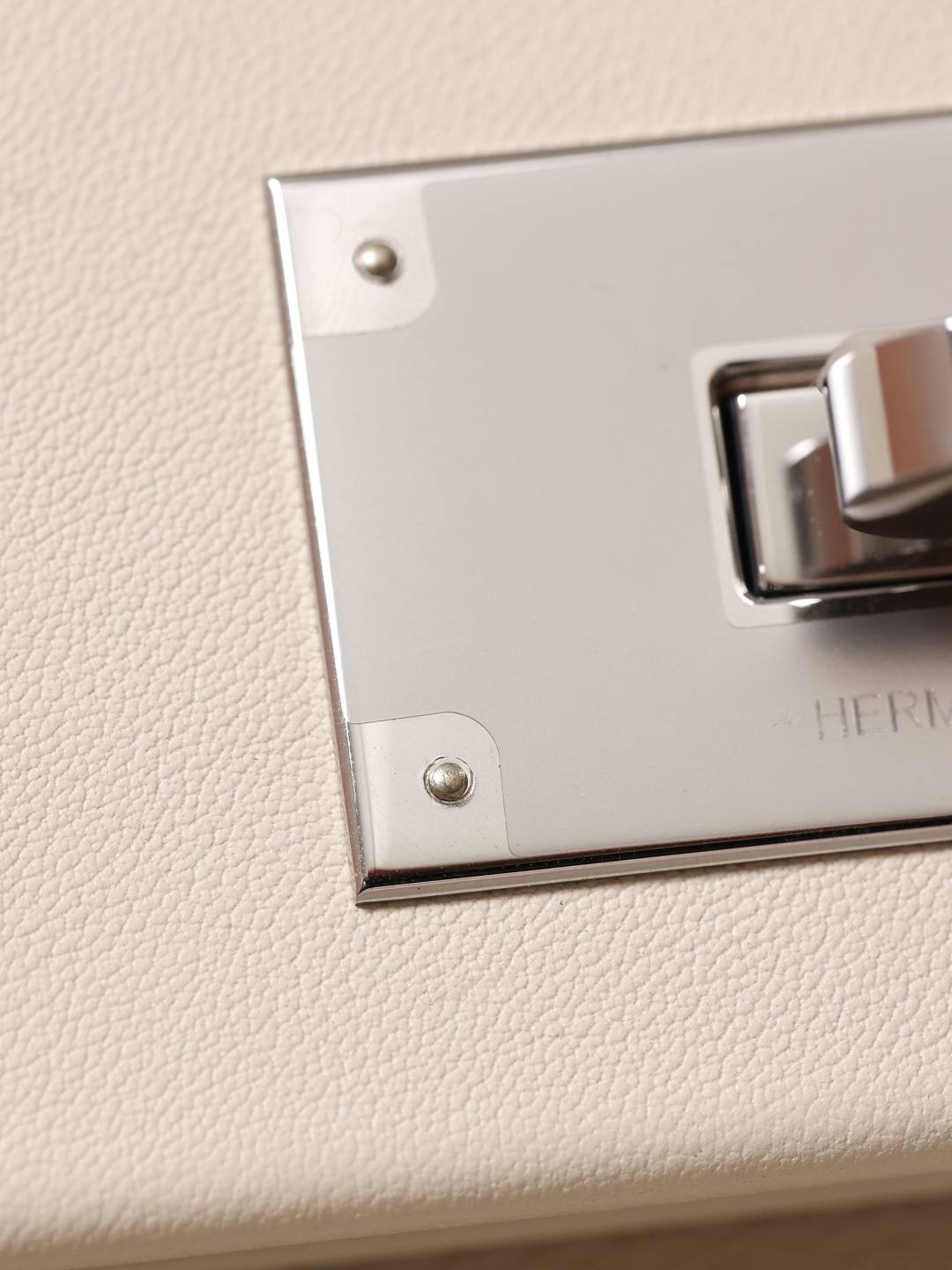 Shebag hand made Hermes 2424 bag in white leather review(Feb 2026 updated)-Best Quality designer Bag Review, and online shopping, designer bag ru Shebag hand made Hermes 2424 bag in white leather review(Feb 2026 updated)-Best Quality designer Bag Review, and online shopping, designer bag ru