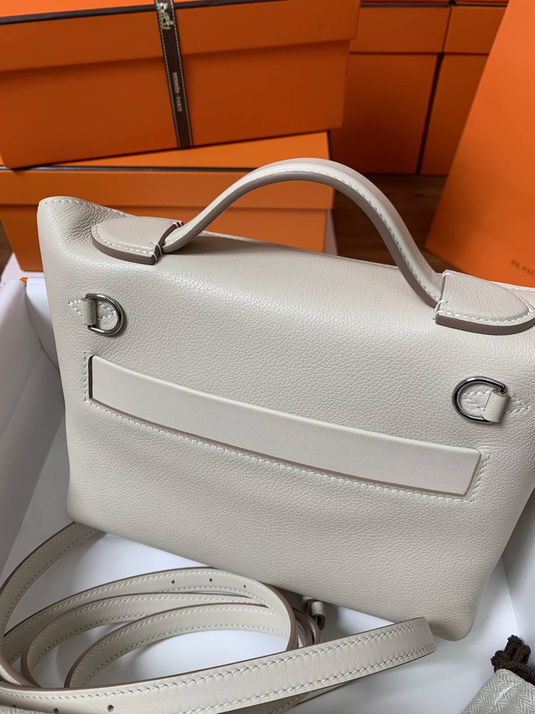 Shebag hand made Hermes 2424 bag in white leather review(Feb 2026 updated)-Best Quality designer Bag Review, and online shopping, designer bag ru Shebag hand made Hermes 2424 bag in white leather review(Feb 2026 updated)-Best Quality designer Bag Review, and online shopping, designer bag ru