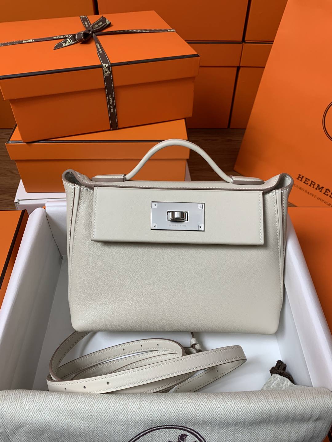 Shebag hand made Hermes 2424 bag in white leather review(Feb 2026 updated)-Best Quality designer Bag Review, and online shopping, designer bag ru Shebag hand made Hermes 2424 bag in white leather review(Feb 2026 updated)-Best Quality designer Bag Review, and online shopping, designer bag ru