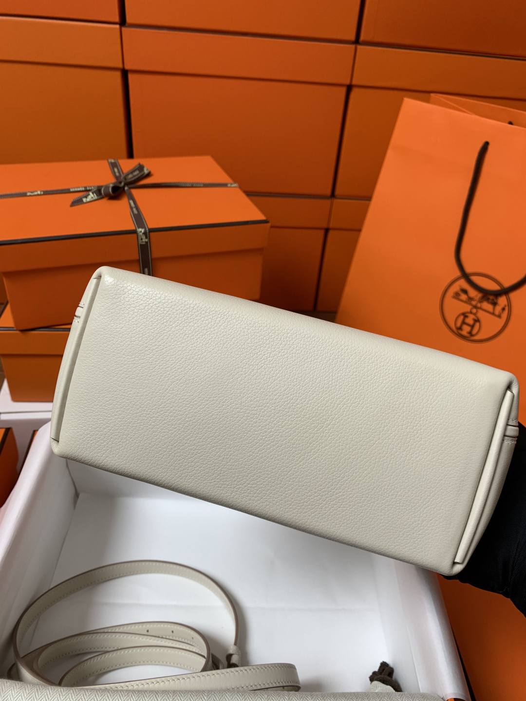 Shebag hand made Hermes 2424 bag in white leather review(Feb 2026 updated)-Best Quality designer Bag Review, and online shopping, designer bag ru Shebag hand made Hermes 2424 bag in white leather review(Feb 2026 updated)-Best Quality designer Bag Review, and online shopping, designer bag ru