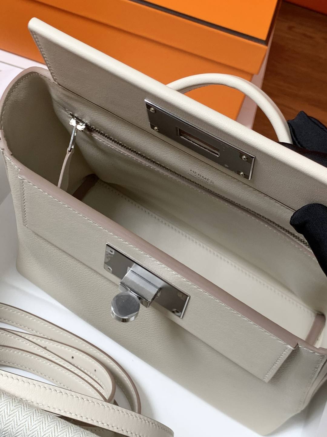 Shebag hand made Hermes 2424 bag in white leather review(Feb 2026 updated)-Best Quality designer Bag Review, and online shopping, designer bag ru Shebag hand made Hermes 2424 bag in white leather review(Feb 2026 updated)-Best Quality designer Bag Review, and online shopping, designer bag ru