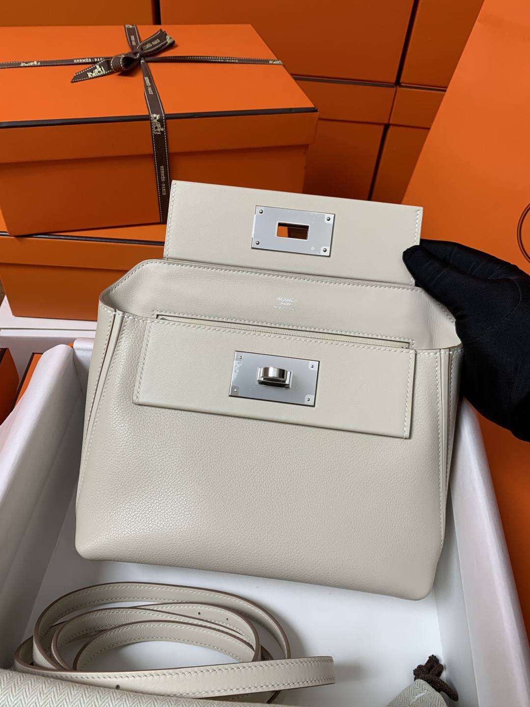 Shebag hand made Hermes 2424 bag in white leather review(Feb 2026 updated)-Best Quality designer Bag Review, and online shopping, designer bag ru Shebag hand made Hermes 2424 bag in white leather review(Feb 2026 updated)-Best Quality designer Bag Review, and online shopping, designer bag ru