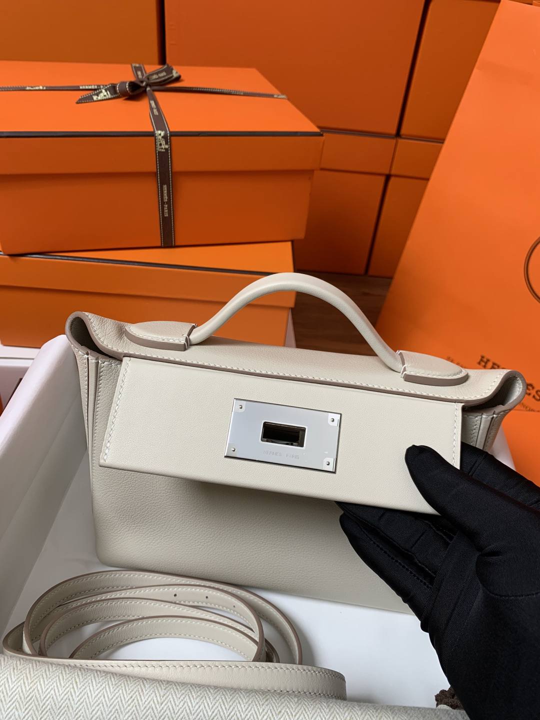 Shebag hand made Hermes 2424 bag in white leather review(Feb 2026 updated)-Best Quality designer Bag Review, and online shopping, designer bag ru Shebag hand made Hermes 2424 bag in white leather review(Feb 2026 updated)-Best Quality designer Bag Review, and online shopping, designer bag ru