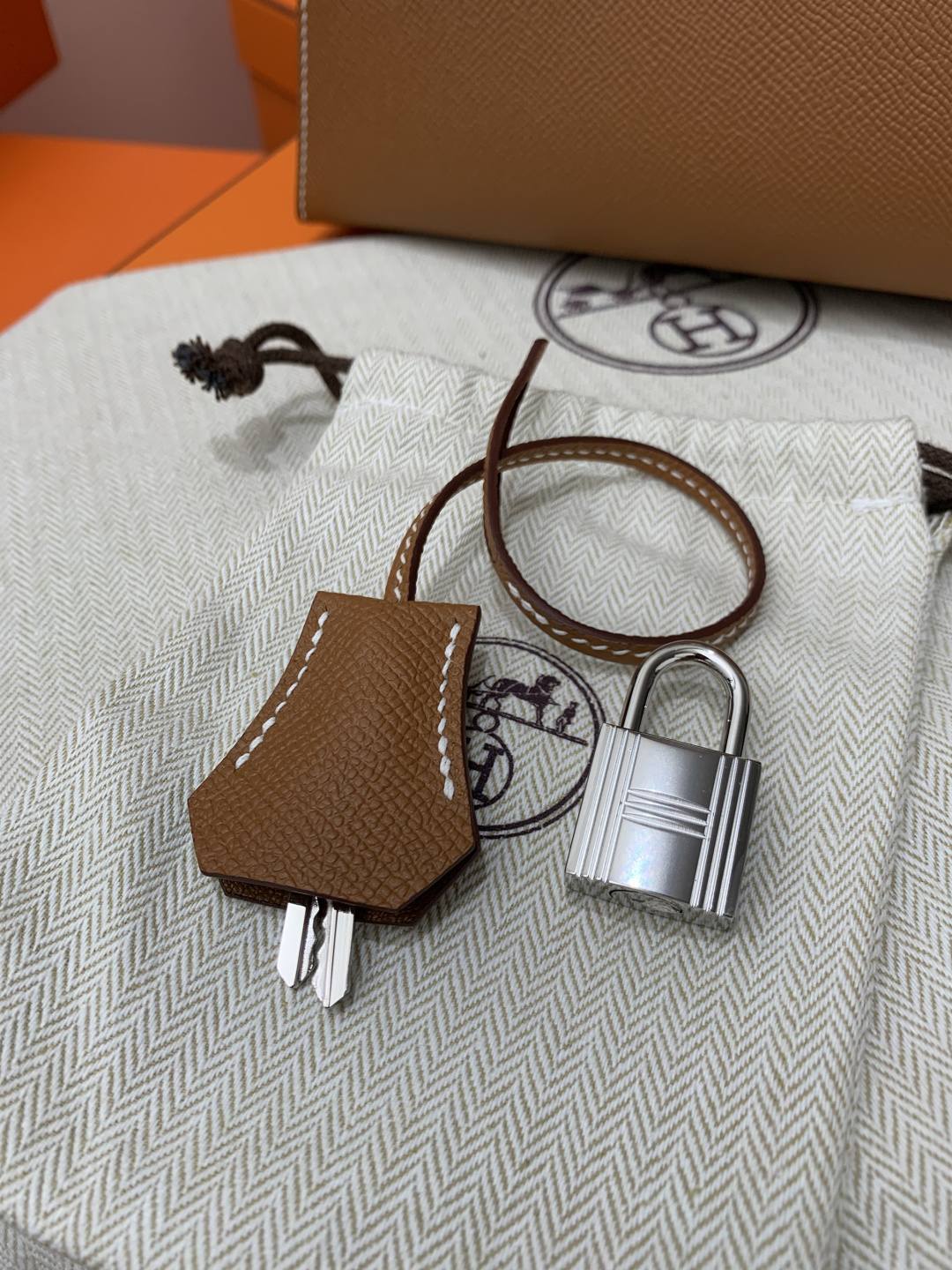 Shebag handmade Hermes Kelly 28 golden brown espom out stitching bag review(Feb 2026 udpated)-Best Quality designer Bag Review, and online shopping, designer bag ru Shebag handmade Hermes Kelly 28 golden brown espom out stitching bag review(Feb 2026 udpated)-Best Quality designer Bag Review, and online shopping, designer bag ru