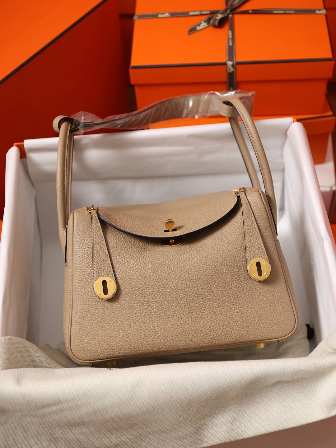 Shebag handmade Hermes Lindy 26 bag in beige togo leather bag review(Feb 2026 updated)-Best Quality designer Bag Review, and online shopping, designer bag ru