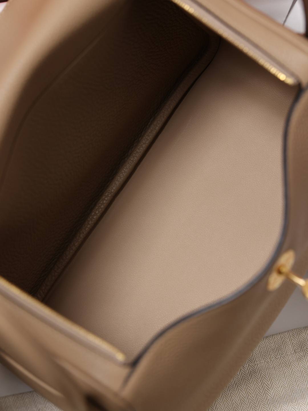 Shebag handmade Hermes Lindy 26 bag in beige togo leather bag review(Feb 2026 updated)-Best Quality designer Bag Review, and online shopping, designer bag ru