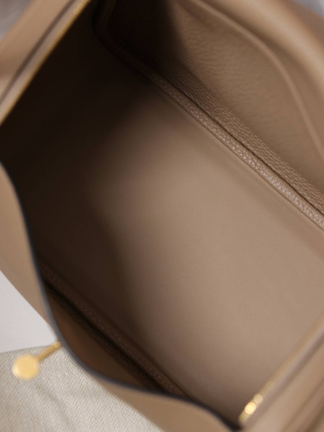Shebag handmade Hermes Lindy 26 bag in beige togo leather bag review(Feb 2026 updated)-Best Quality designer Bag Review, and online shopping, designer bag ru