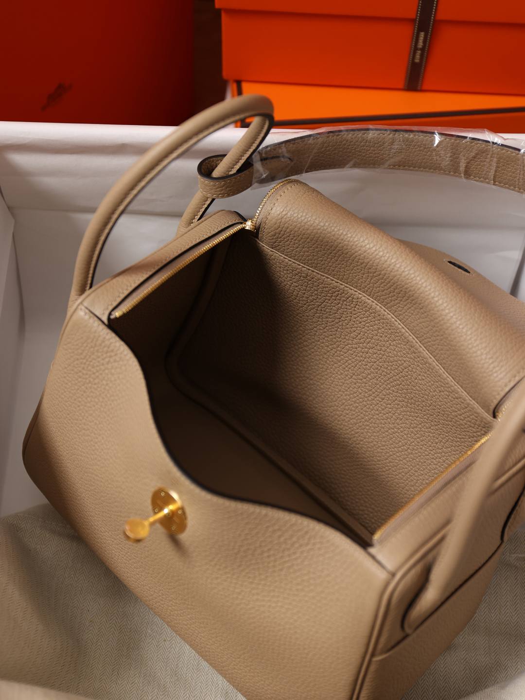 Shebag handmade Hermes Lindy 26 bag in beige togo leather bag review(Feb 2026 updated)-Best Quality designer Bag Review, and online shopping, designer bag ru