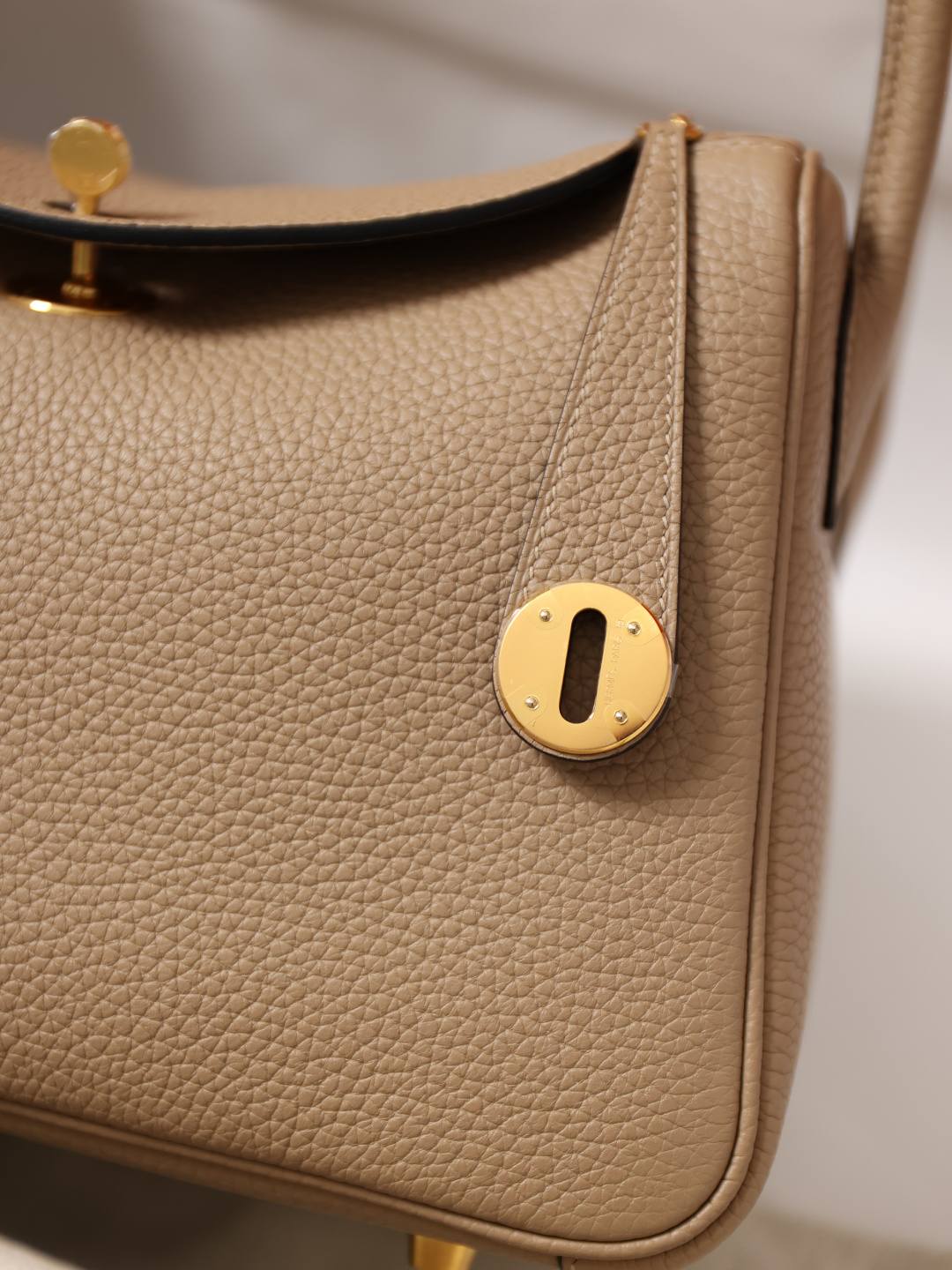 Shebag handmade Hermes Lindy 26 bag in beige togo leather bag review(Feb 2026 updated)-Best Quality designer Bag Review, and online shopping, designer bag ru