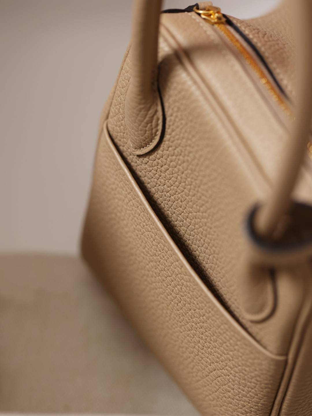 Shebag handmade Hermes Lindy 26 bag in beige togo leather bag review(Feb 2026 updated)-Best Quality designer Bag Review, and online shopping, designer bag ru