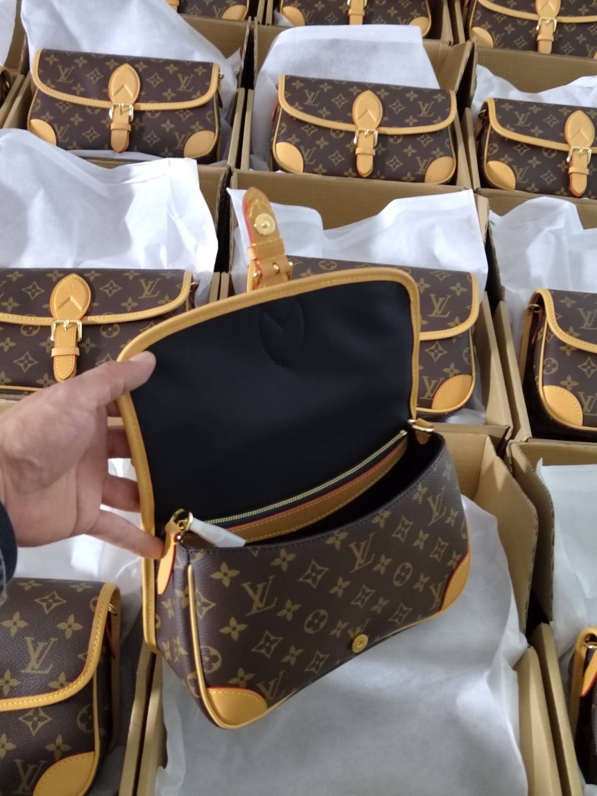 Shebag super replica Louis Vuitton bags stocks in warehouse(Apr 2026 updated)-Best Quality designer Bag Review, and online shopping, designer bag ru