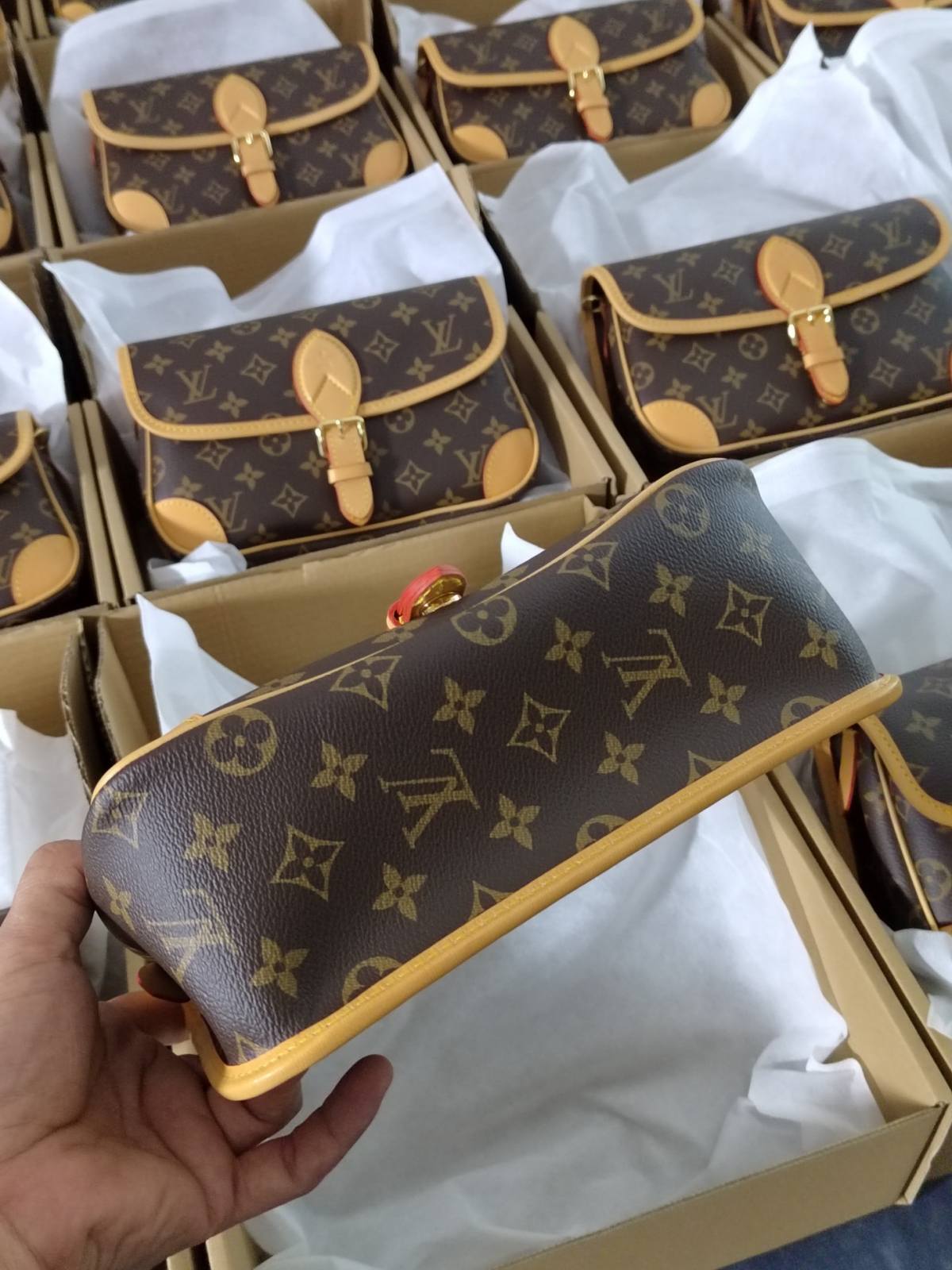 Shebag super replica Louis Vuitton bags stocks in warehouse(Apr 2026 updated)-Best Quality designer Bag Review, and online shopping, designer bag ru